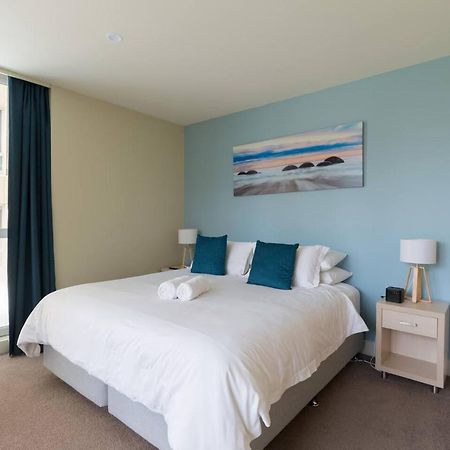 Beachside Luxury Apartments One & Two Bedroom In Beachfront Oaks Pier Building グレネルグ エクステリア 写真