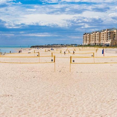 Beachside Luxury Apartments One & Two Bedroom In Beachfront Oaks Pier Building グレネルグ エクステリア 写真
