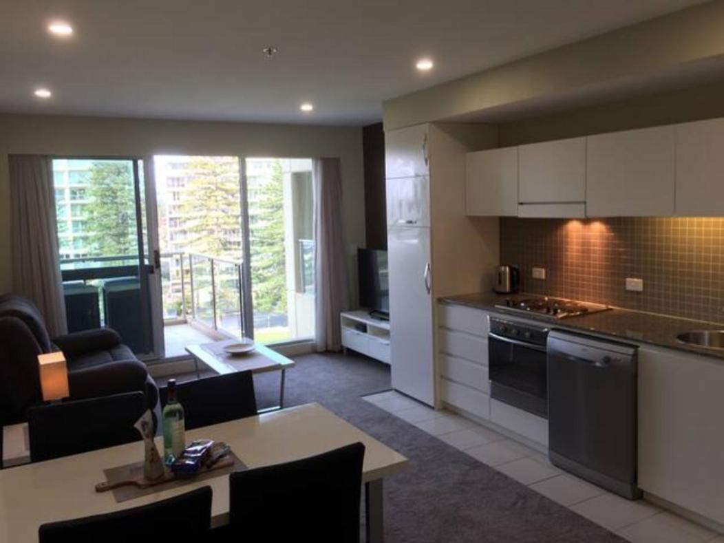 Beachside Luxury Apartments One & Two Bedroom In Beachfront Oaks Pier Building グレネルグ エクステリア 写真