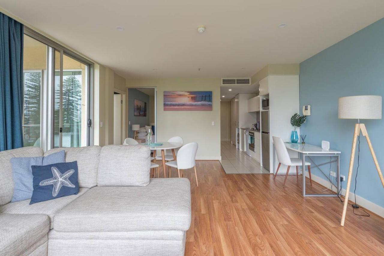 Beachside Luxury Apartments One & Two Bedroom In Beachfront Oaks Pier Building グレネルグ エクステリア 写真