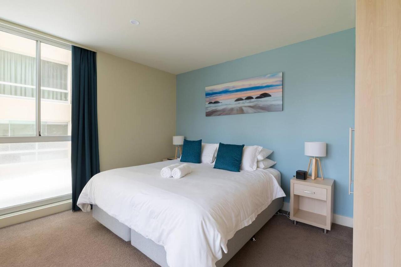 Beachside Luxury Apartments One & Two Bedroom In Beachfront Oaks Pier Building グレネルグ エクステリア 写真
