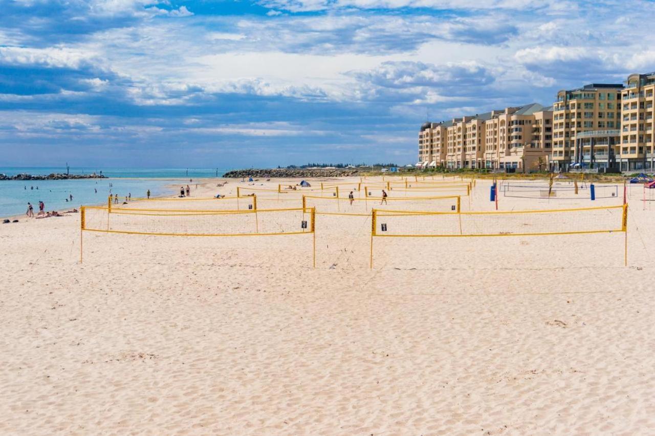 Beachside Luxury Apartments One & Two Bedroom In Beachfront Oaks Pier Building グレネルグ エクステリア 写真