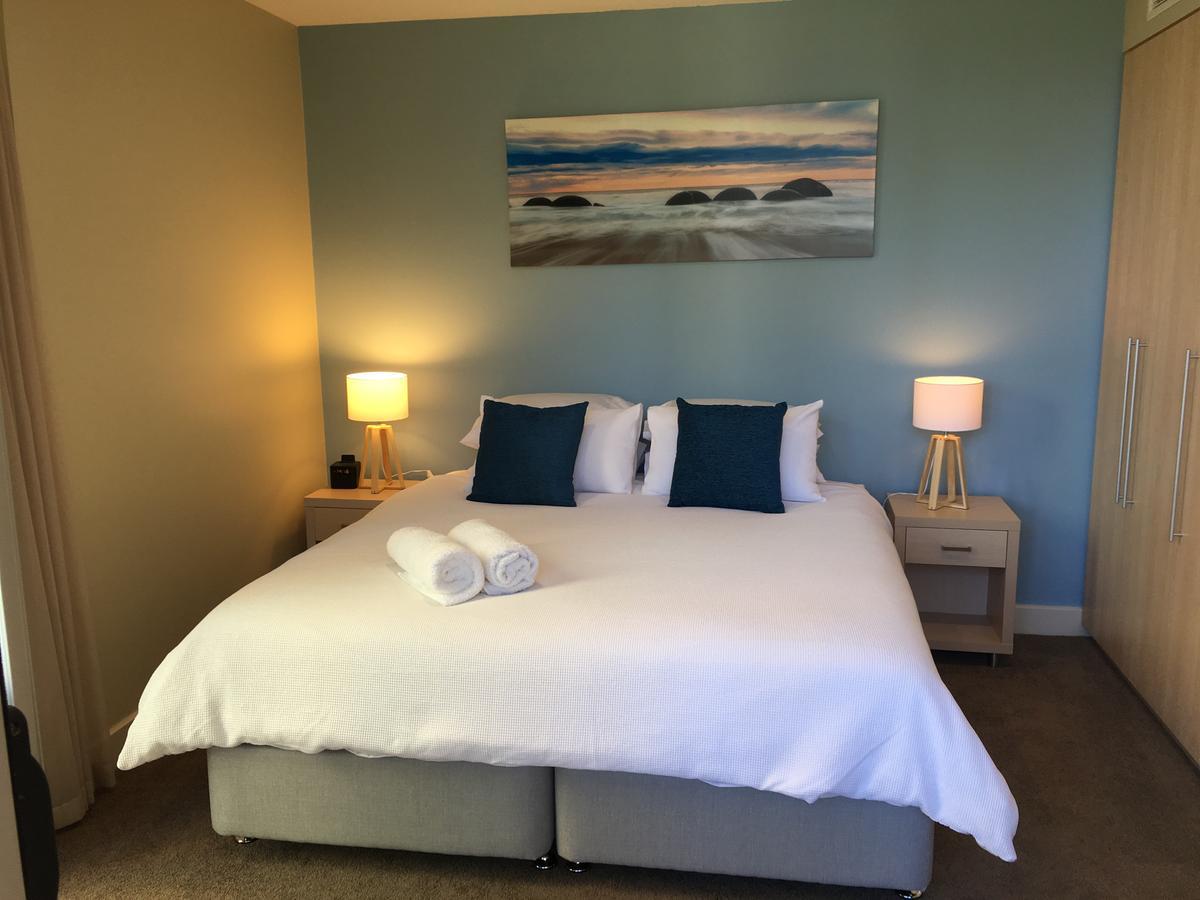 Beachside Luxury Apartments One & Two Bedroom In Beachfront Oaks Pier Building グレネルグ エクステリア 写真