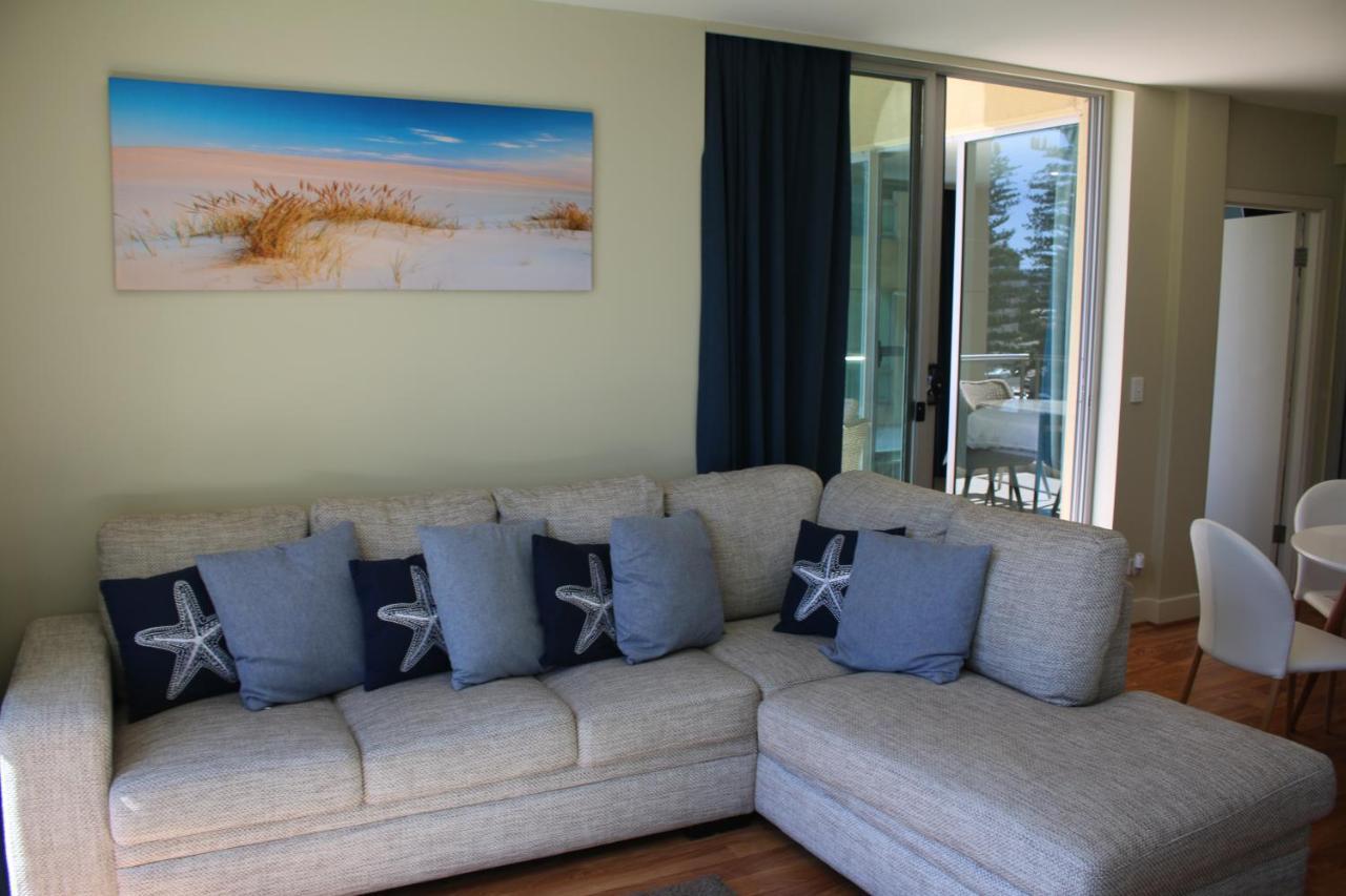 Beachside Luxury Apartments One & Two Bedroom In Beachfront Oaks Pier Building グレネルグ エクステリア 写真