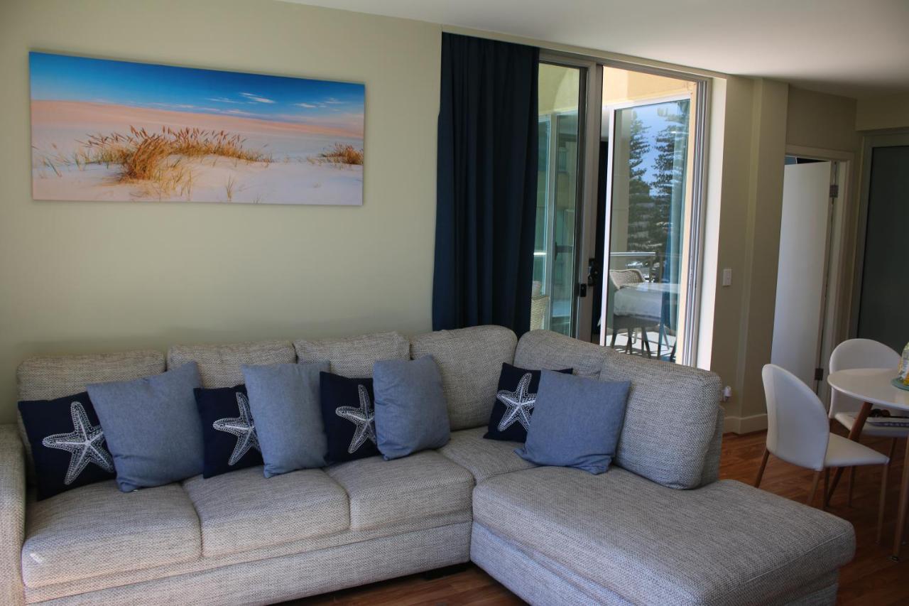 Beachside Luxury Apartments One & Two Bedroom In Beachfront Oaks Pier Building グレネルグ エクステリア 写真