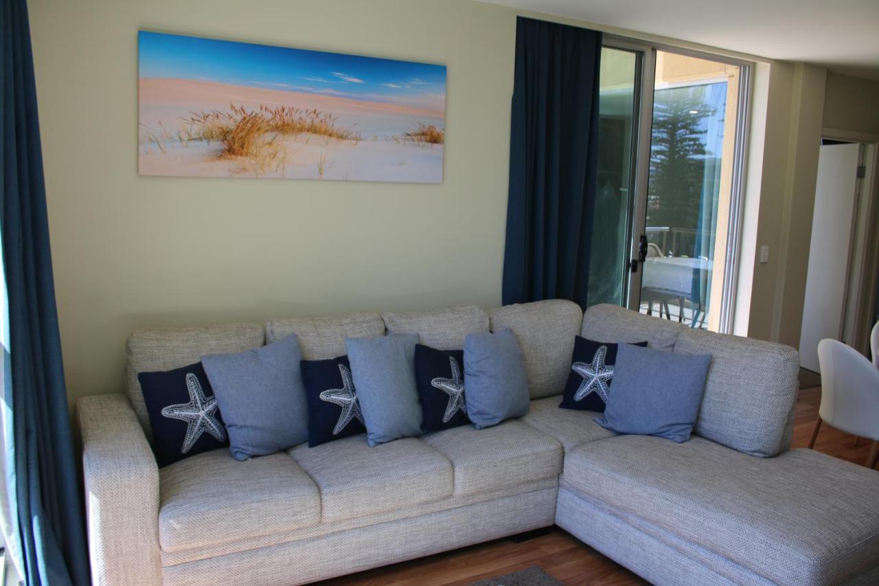 Beachside Luxury Apartments One & Two Bedroom In Beachfront Oaks Pier Building グレネルグ エクステリア 写真