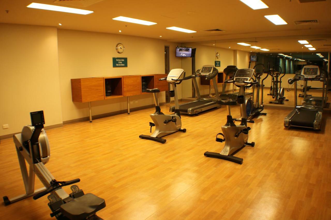 Beachside Luxury Apartments One & Two Bedroom In Beachfront Oaks Pier Building グレネルグ エクステリア 写真