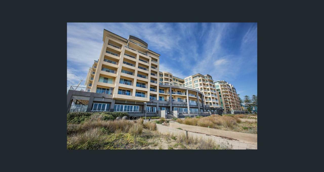 Beachside Luxury Apartments One & Two Bedroom In Beachfront Oaks Pier Building グレネルグ エクステリア 写真